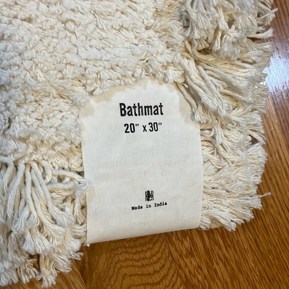 Urban Outfitters Shaggy Grid Bath Mat NWT - Picture 7 of 10